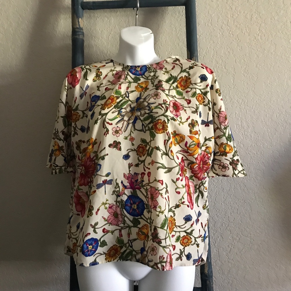 V back slightly cropped blouse